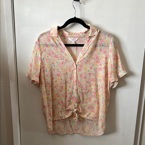 LC Lauren Conrad Tops - LC Lauren Conrad Floral Button-Up Blouse size Large. NWOT
